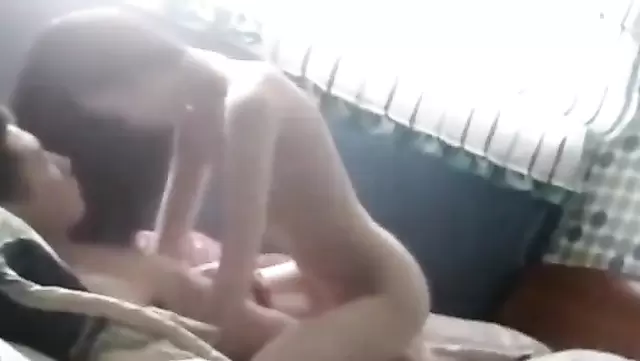 Güzel Kyrgyz kızıyla sabah orgazmı