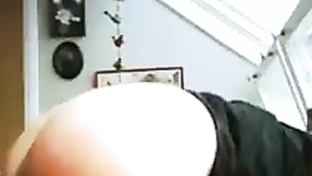 Büyük götlü hatun Kırgızistan'da köpek pozisyonunda sertçe beceriliyor.